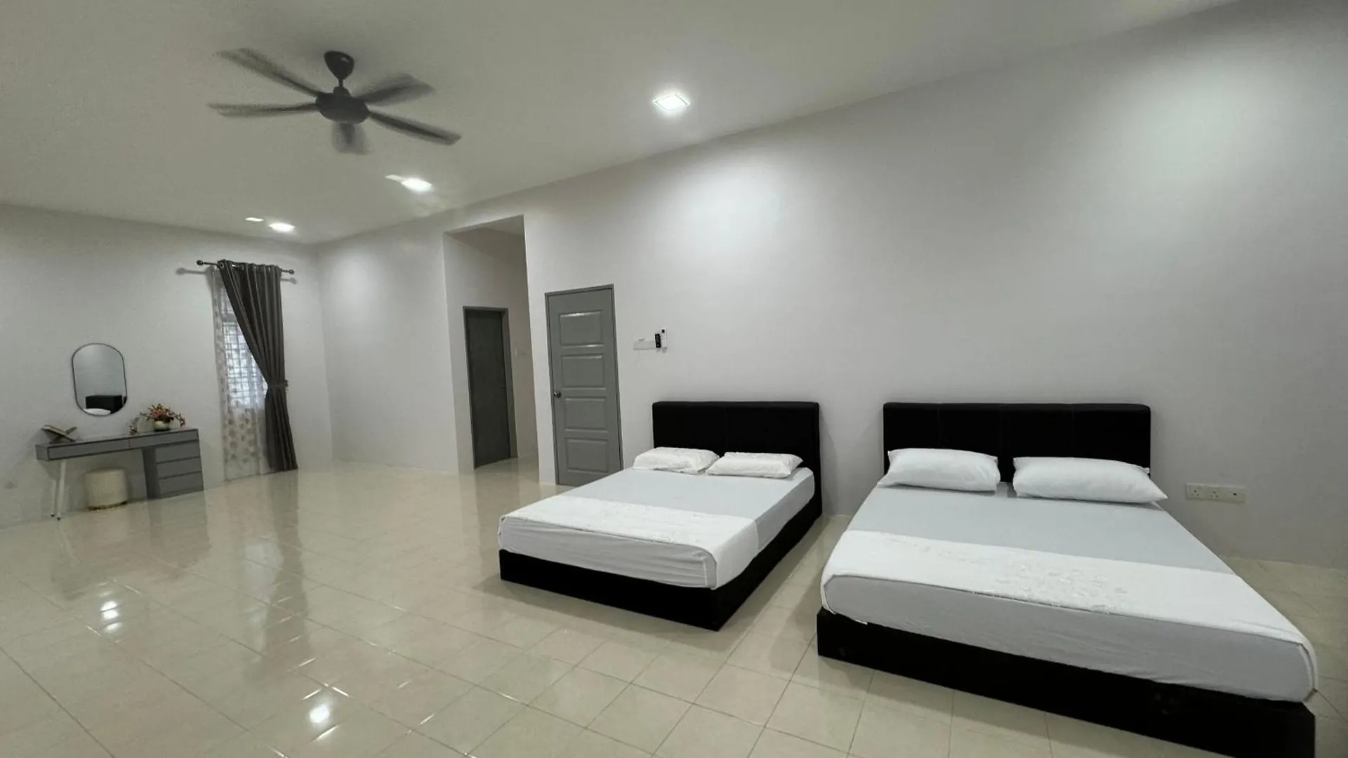 Homestay Kakak Adek 3 Parit Buntar Villa